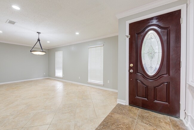 Building Photo - 15118 Chaseridge Dr