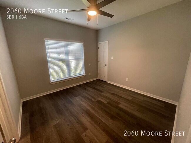 Building Photo - 2060 W Moore St