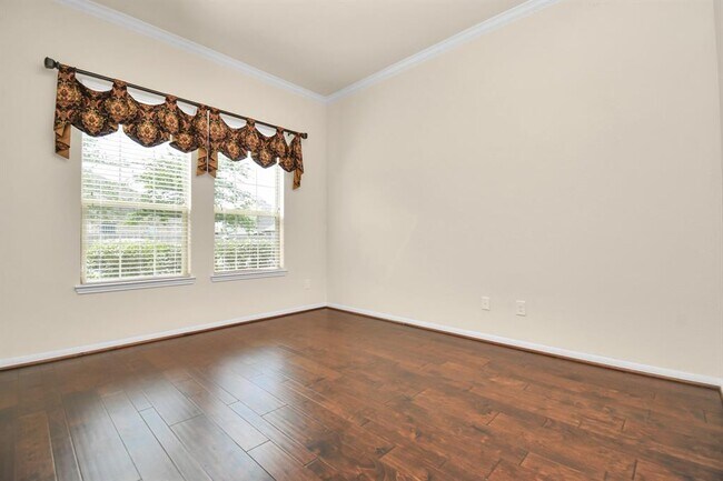 Building Photo - 1122 Boxwood Dr