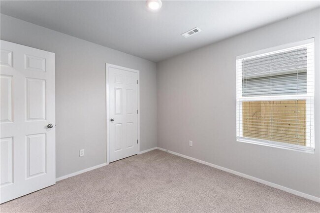 Building Photo - 3604 N Hariet Dr