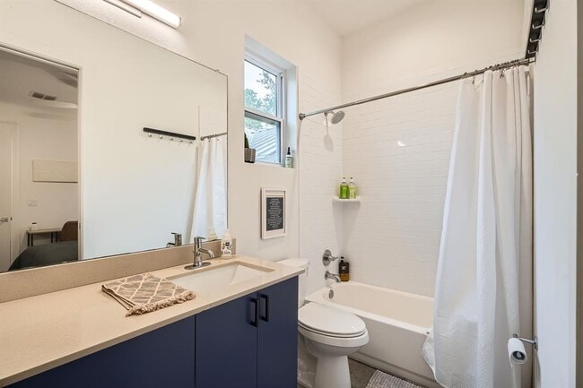 Building Photo - 2601 Francisco St