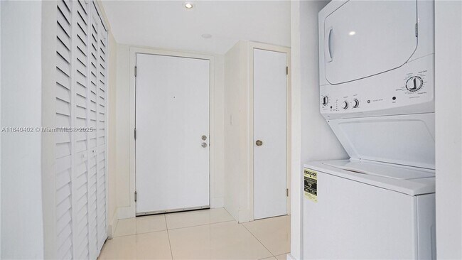 Building Photo - 770 Claughton Island Dr