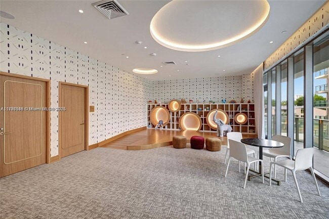 Building Photo - 2655 S Bayshore Dr