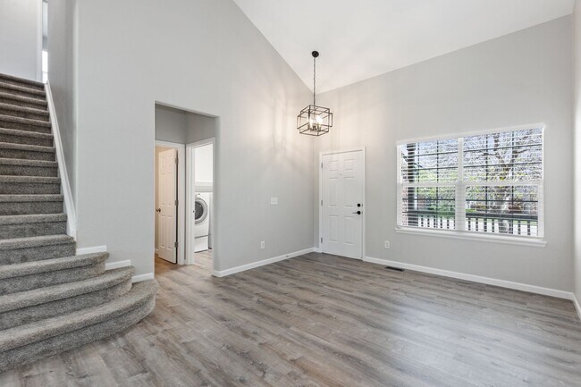 Building Photo - Spacious 5 bedroom home in the heart of Parker!