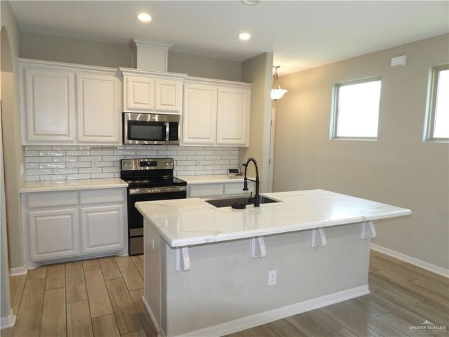 Building Photo - 15 E Candor Dr