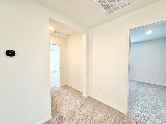 Building Photo - Move-In Ready 3 Bedroom 2.5 Bathroom Home with Loft, SOLAR & Modern Upgrades