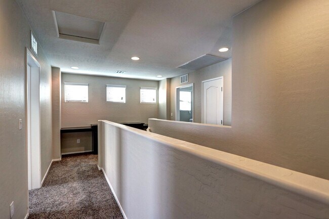 Building Photo - 7680 Lots Hills Dr