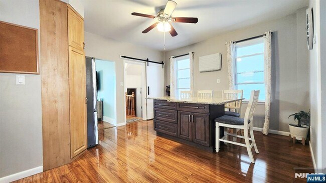 Building Photo - 11 Banta Ave