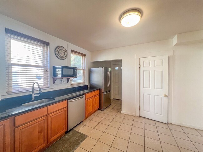 Building Photo - 1146 Chestnut St