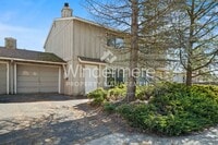 Building Photo - 2702 E 31st Ave