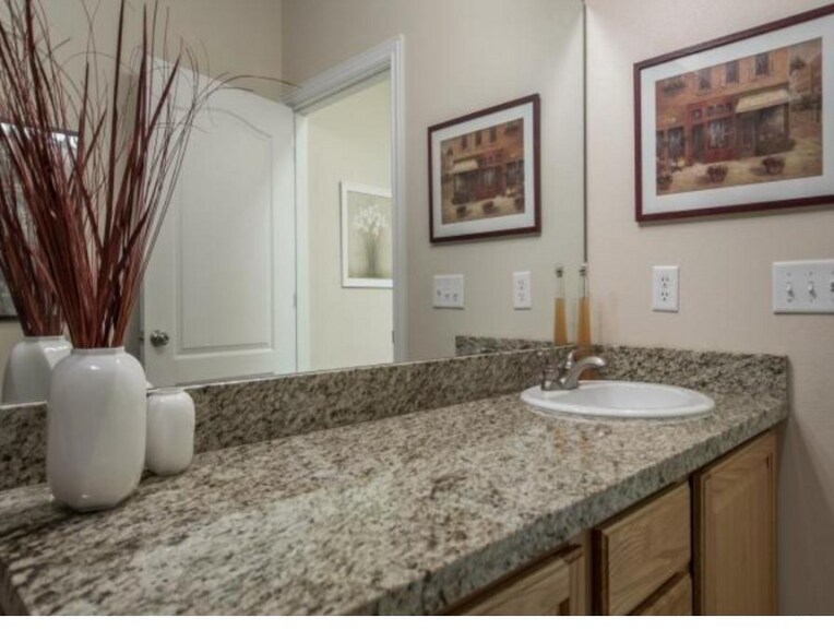 Building Photo - 1156 E St