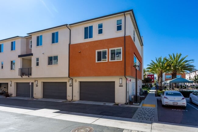 Building Photo - Contemporary Living in the Heart of Millenia