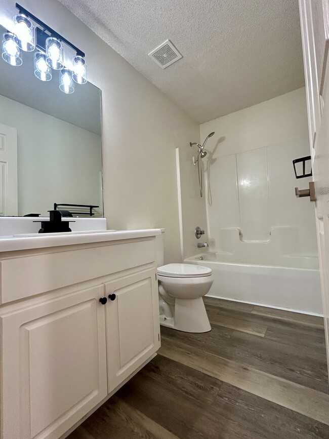 Building Photo - 1404 Greystone Dr