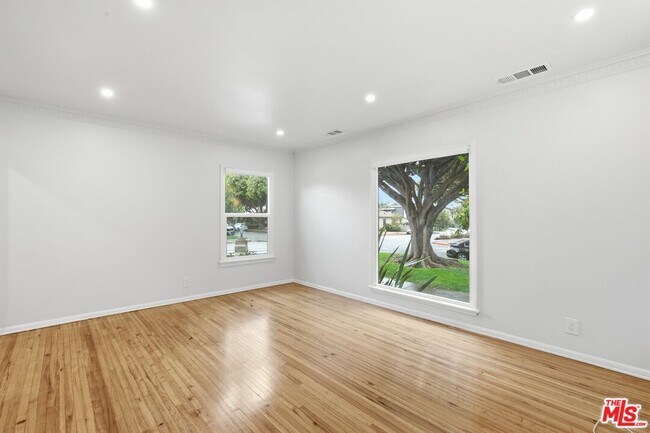 Building Photo - 4236 Elenda St