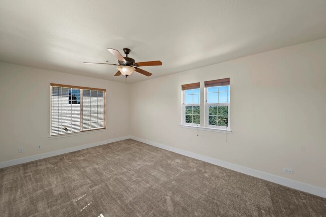 Building Photo - 5592 Diamond Ridge Dr