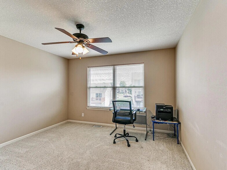 Building Photo - 15222 Aurora Cir