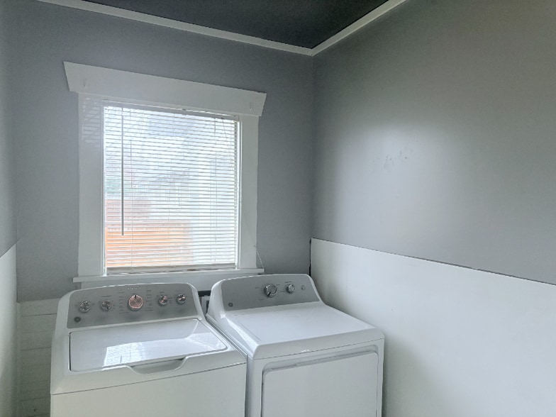 Building Photo - 3806 S Ainsworth Ave