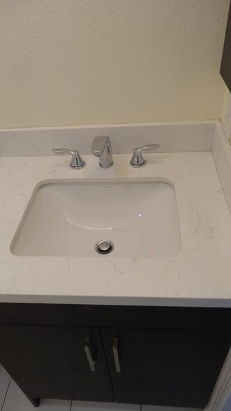 Building Photo - 518 Oak St