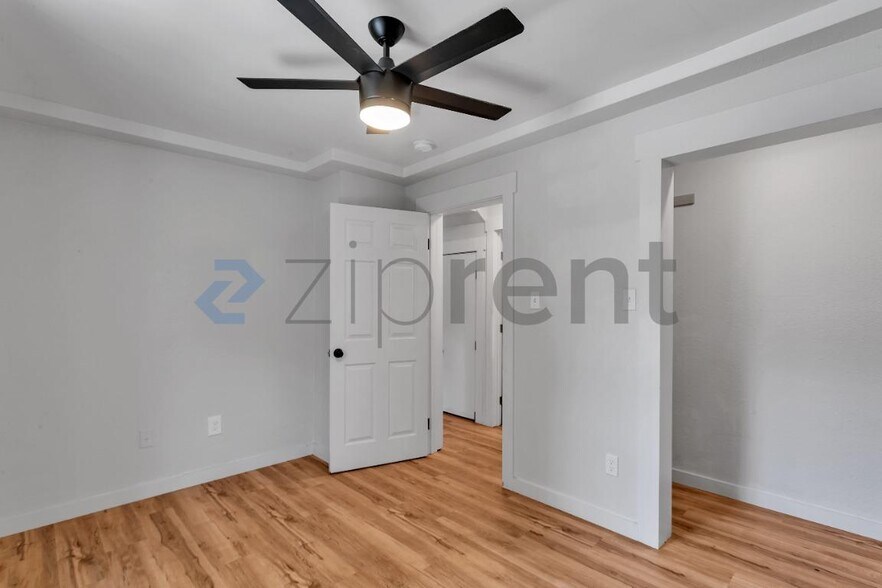 Building Photo - Unit N/a