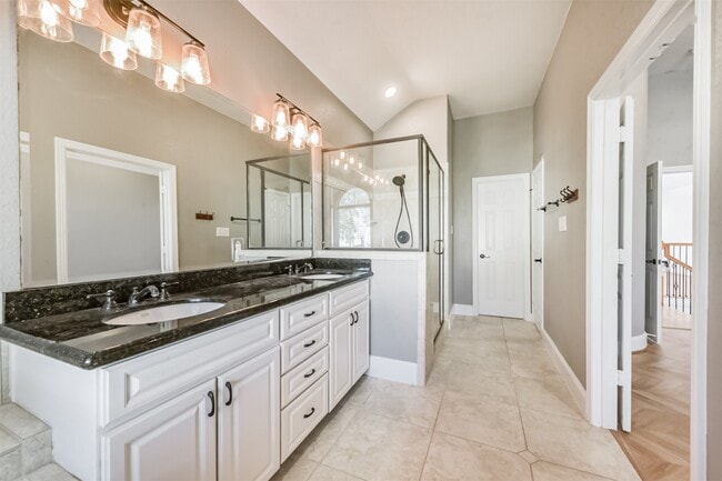 Building Photo - 340 Cage St