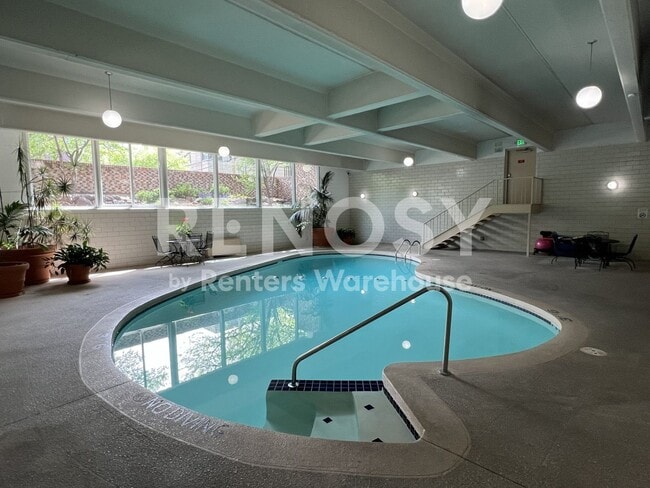 Building Photo - Beautiful 1 Bed 1 Bath in Capitol Hill (Water/sewer and Trash Utilities Included!)