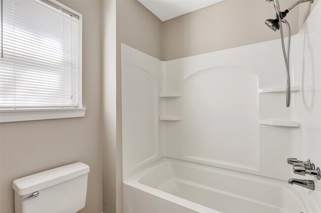 Building Photo - 2022 Fir Springs Dr
