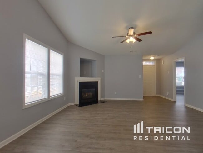 Building Photo - 10429 Hugue Way