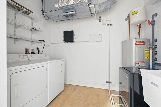 Building Photo - Welcome to Downtown Living with a view