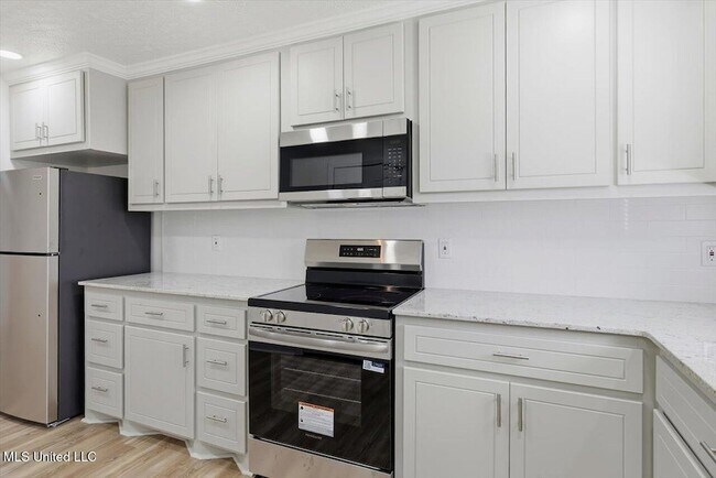 Building Photo - 126 Joanie St