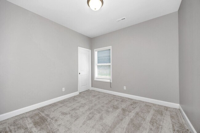 Building Photo - 153 Cherry Laurel Dr