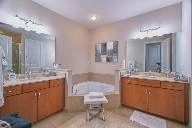 Building Photo - 129 Riverwalk Cir E