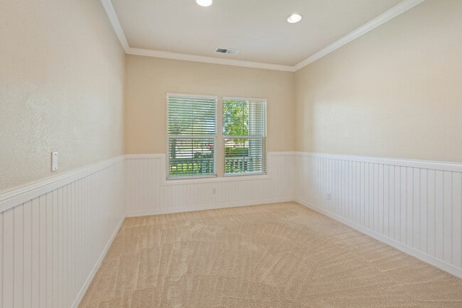 Building Photo - 300 Homewood Ct