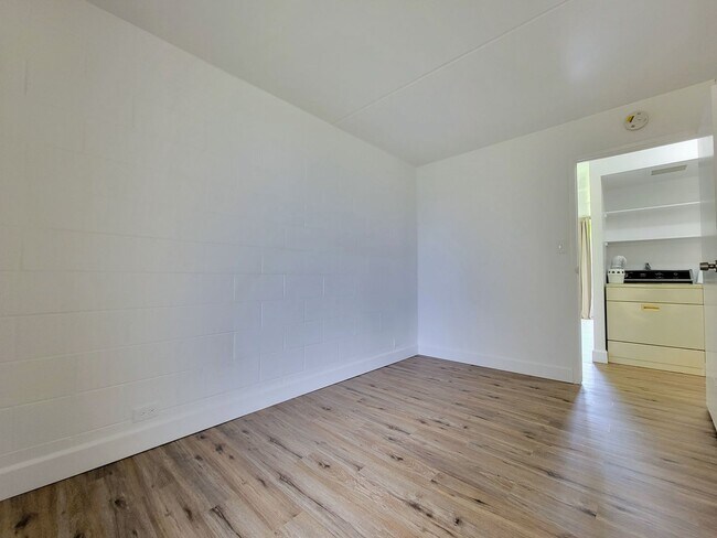 Building Photo - AVAILABLE | 2 Bedroom, 1 Bathroom, 1 Assig...