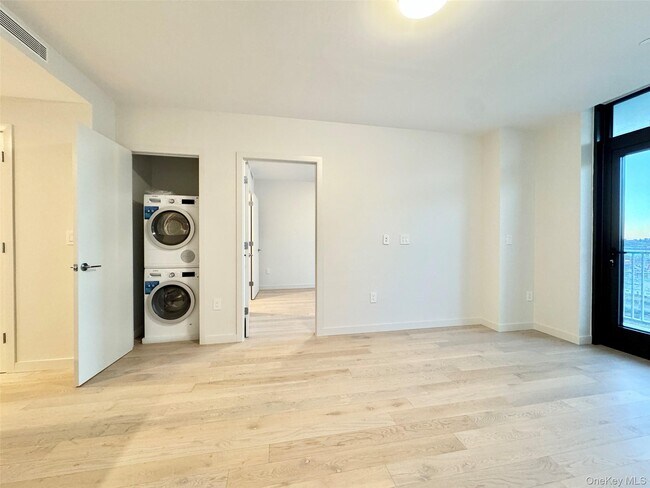 Building Photo - 131-02B 40th Rd