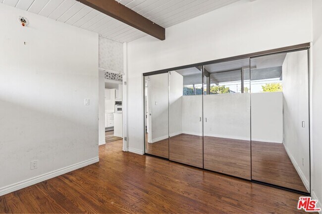 Building Photo - 11131 Rose Ave