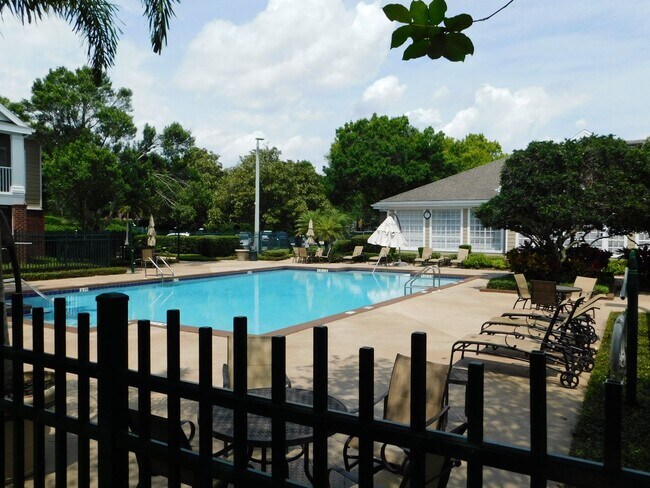 Building Photo - Renovated Ground Floor 2 Bed 2 Bath Condo. New Floors Throughout