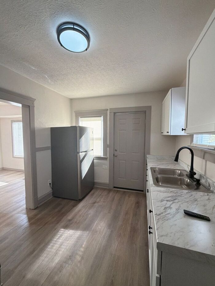 Building Photo - 1927 Merl Ave