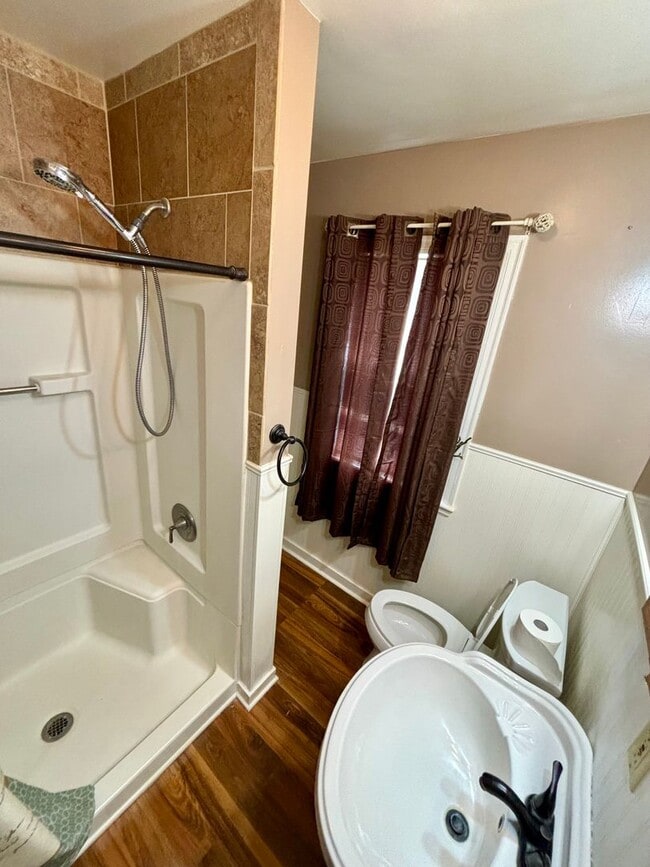 Building Photo - 3 Bedroom House in Morningside