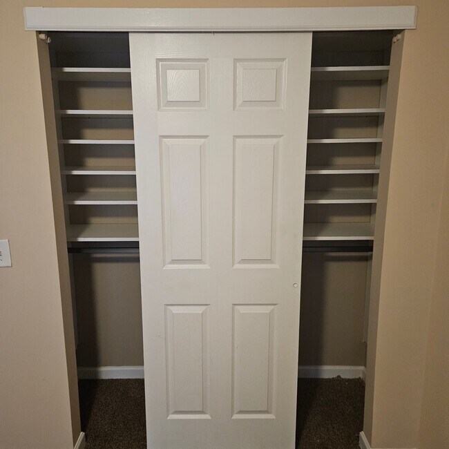 Building Photo - 1052 Crown Blvd