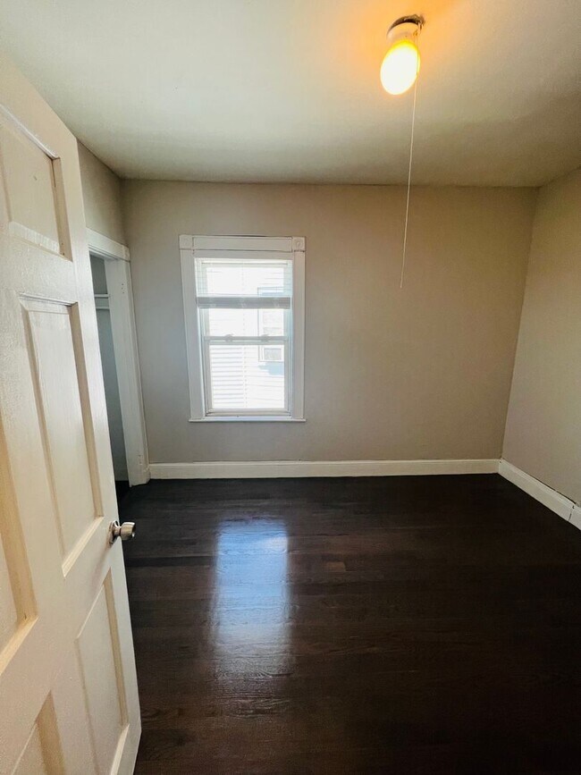 Building Photo - NEWLY RENOVATED PENTHOUSE UNIT