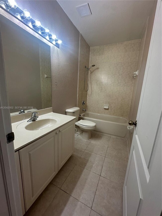 Building Photo - 1656 SE 29th Ct