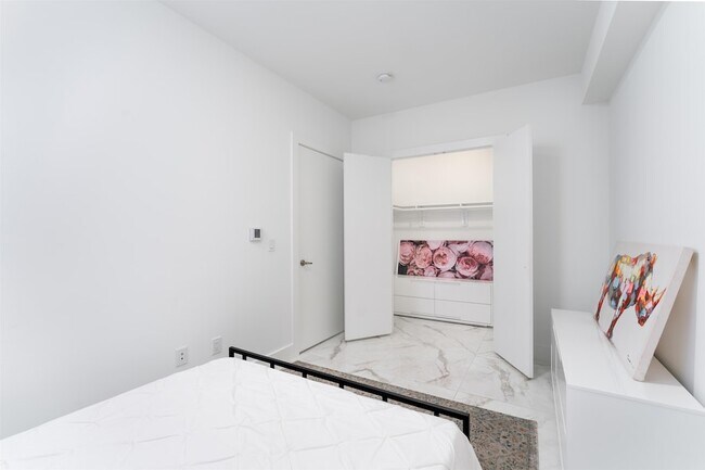 Building Photo - 8625 River Rd