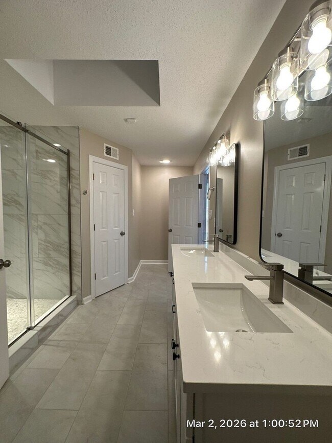 Building Photo - Germantown/ Gorgeous 5 Bedroom Home Newly Renovated