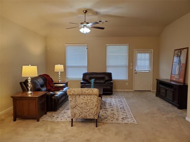 Building Photo - 15610 Whisper Woods Dr