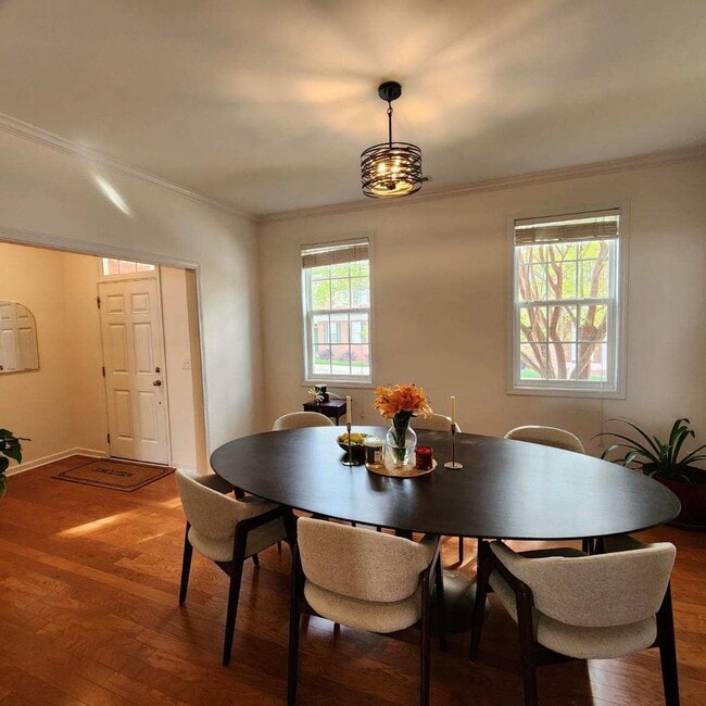 Building Photo - Stunning 3BD, 2.5BA Raleigh Townhome with a 1-Car Garage and Premier HOA Amenities