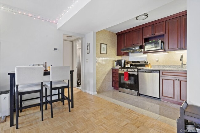 Building Photo - 330 S Central Ave