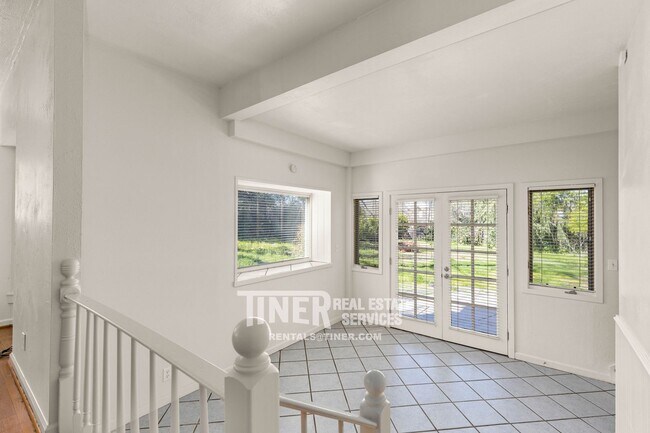 Building Photo - Fair Oaks Village Charmer
