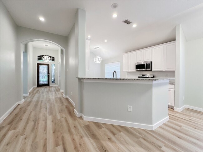 Building Photo - 27 Auburn Path Dr