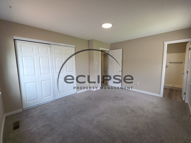 Building Photo - 721 Lee Dr