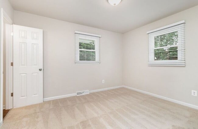Building Photo - 203 Pecan Ln